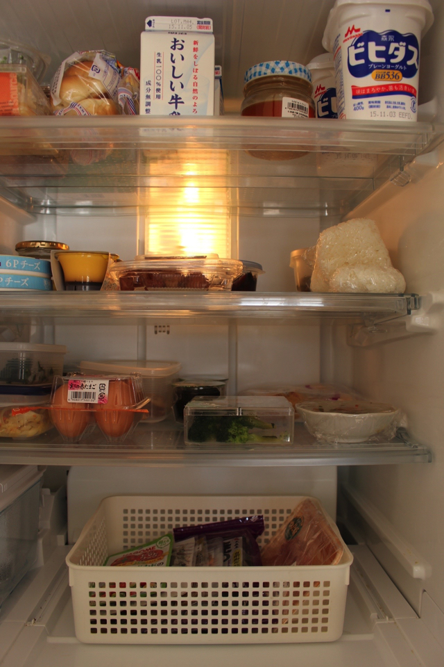 冷蔵庫もシニア目線で。備えつけトレイも使い方もカスタマイズ