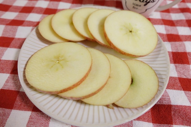 手間がなくて栄養もたっぷり！「輪切りりんご」の冬レシピ