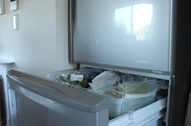 まとめ買いで冷蔵庫がパンパン！30分でできた野菜室のイライラを減らす収納アイデア
