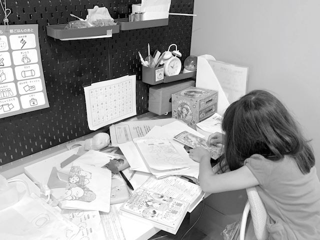 予算1人1万円！IKEAの“テーブルトップ＋脚“で子ども2人分の学習机を用意する