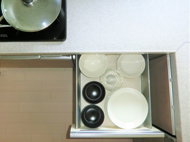 食器棚は不要です！使いやすい食器の分散収納のコツ