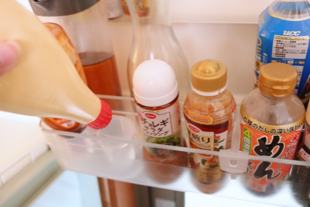冷蔵庫の「見つからない・倒れる・使い忘れ」を100均「セリア」の4つのアイテムで解決！