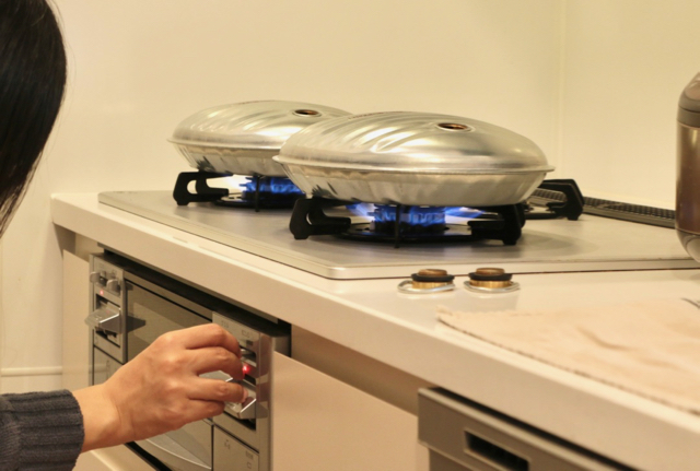 人気再燃の湯たんぽは直火OKで予想外の簡単さ！ 実際の使用感＆メリットは？ 