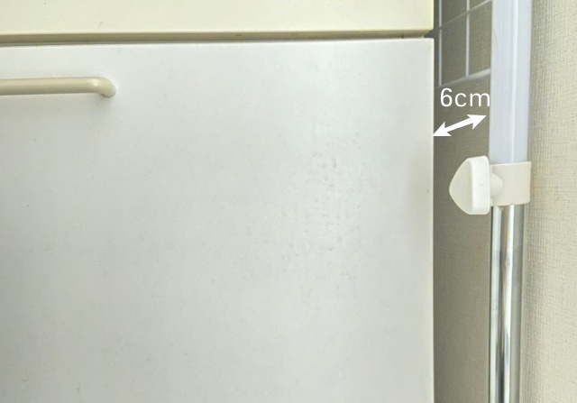 【賃貸一人暮らし】洗面台まわりの収納を増やすには、6cmの隙間でOKの突っ張りワイヤーネット