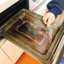 キッチンの脂汚れや焦げ落としは、道具に頼る、面白さをプラス、調理の熱を利用で解決！