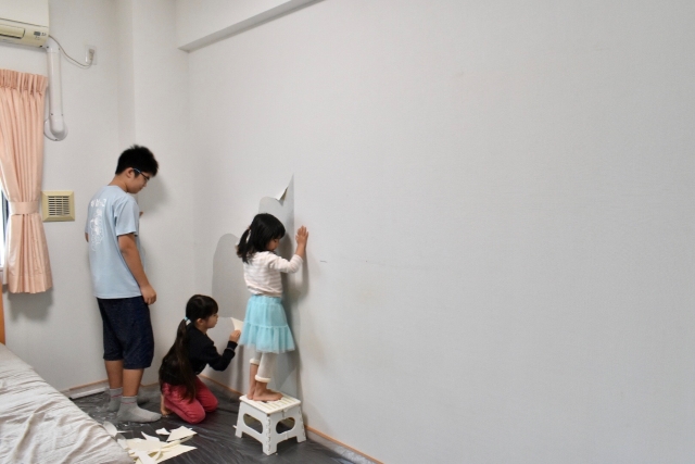 【実録】DIY初心者が自宅の壁紙張り替えに挑戦！～実際にやってみた編～