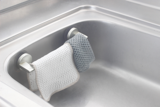 水滴や水垢がつきやすいキッチンのシンクまわりは、5つの方法で“きれい”をキープ！