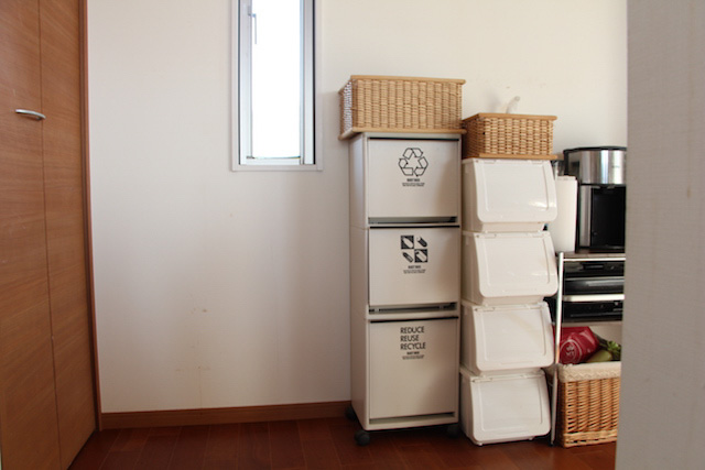キッチン空間を有効活用できる引き出し式ゴミ箱　3人家族にちょうど良い使い方