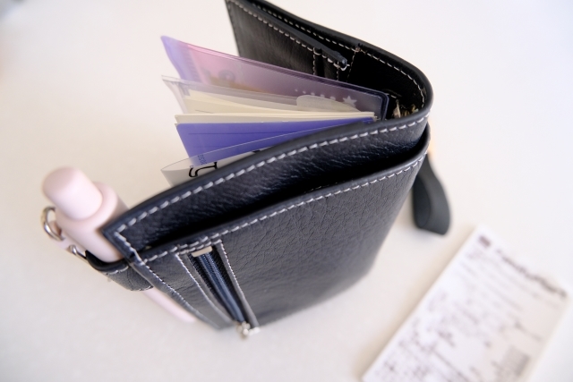 買い物メモを忘れがちな人に、財布と手帳が一体化した「お財布手帳」のすすめ 