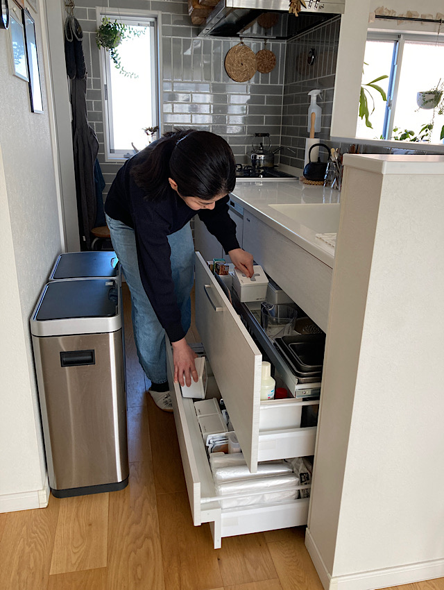 【キッチンの日用品ストック】引き出しの中をすっきり見やすくする収納の3つの工夫
