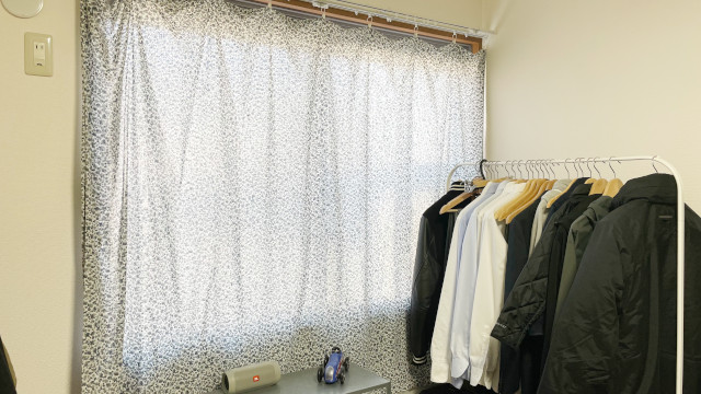 転勤族のカーテン問題を解決！IKEAのシーツをそのまま吊るすだけのカーテン代用法