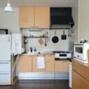 【小さなキッチンのストック収納】3つに分類すれば別々の場所でもラクに管理できる！