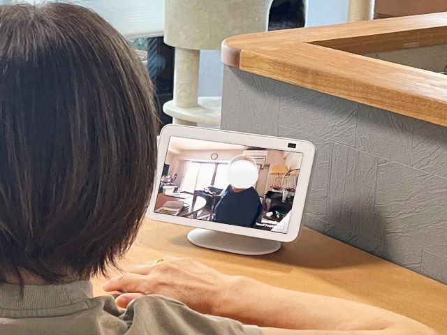 シニアの見守りにこそAIスピーカーのアレクサ！自動接続で80代スマホが苦手な親も安心