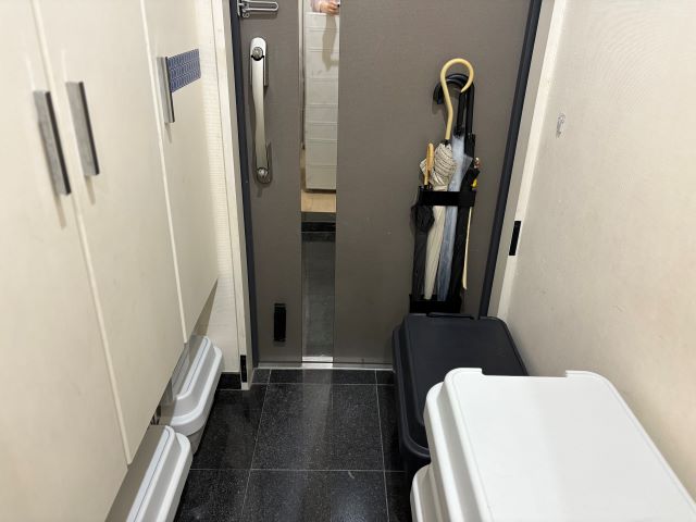 狭い玄関で機能的にモノが置ける！山崎実業の“浮かせる玄関収納”おすすめ5選！