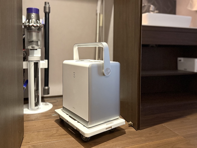 高所の窓もラクラク！「家庭用窓拭きロボット」を使ってみたメリットとデメリット