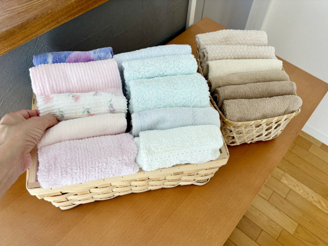 【写真で解説】タオルをおしゃれにすっきり収納。使いやすいたたみ方、しまい方のコツ3選