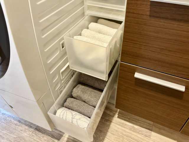 【写真で解説】タオルをおしゃれにすっきり収納。使いやすいたたみ方、しまい方のコツ3選