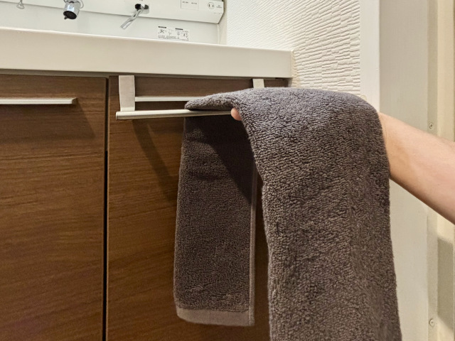 【写真で解説】タオルをおしゃれにすっきり収納。使いやすいたたみ方、しまい方のコツ3選