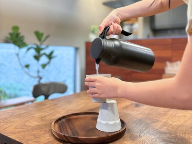 夏の水分補給をもっとラクに！子どもが自立する“セルフお茶ステーション”