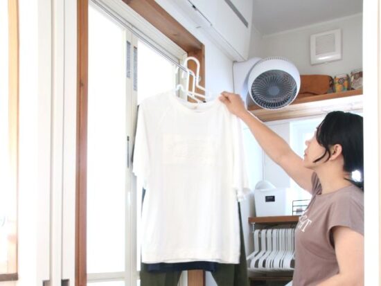 絡まるハンガー、散らかる洗濯グッズ……、洗濯機まわりのイライラを解消するDIYアイデア3つ