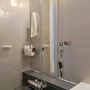 カビ知らずのお風呂は棚がない?!浮かせるシャンプー収納が掃除も楽で使いやすい