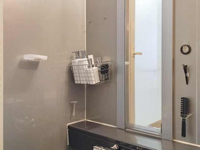 カビ知らずのお風呂は棚がない?!浮かせるシャンプー収納が掃除も楽で使いやすい