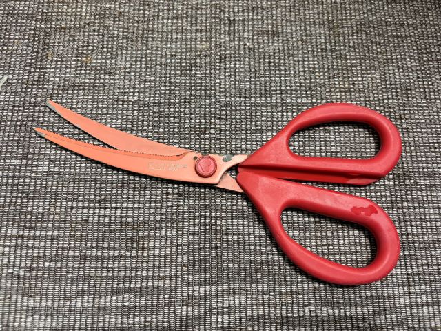 キッチンだけじゃない！無印の「分解できるキッチンバサミ」が暮らしをラクにする理由