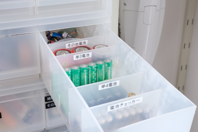 バラバラになりがちな電池の収納、無印の引き出しで「交換・管理・処分」を1つに 