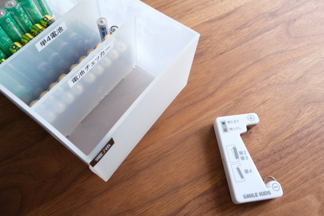 バラバラになりがちな電池の収納、無印の引き出しで「交換・管理・処分」を1つに 
