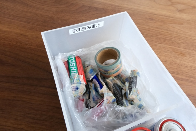 バラバラになりがちな電池の収納、無印の引き出しで「交換・管理・処分」を1つに 