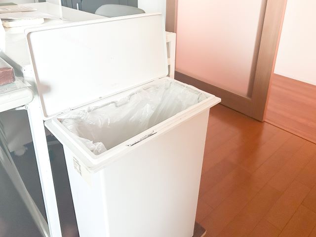 「来客」も「ゴミ」も多めの家庭で、生活感が出にくいゴミ箱を選ぶための3つの基準