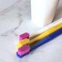 歯ブラシタイムが嬉しくなる！カラフルな「クラプロックス」をシンプルなスタンド収納で楽しむ