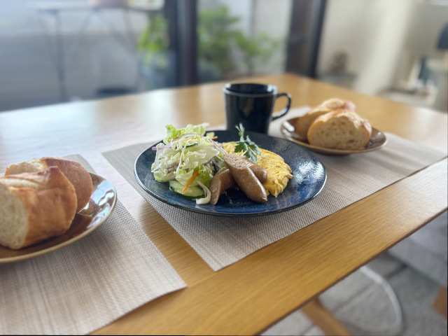 ニトリの軽い食器「カル：エクレ」で毎日のキッチン作業をラクに片づけも楽しく 