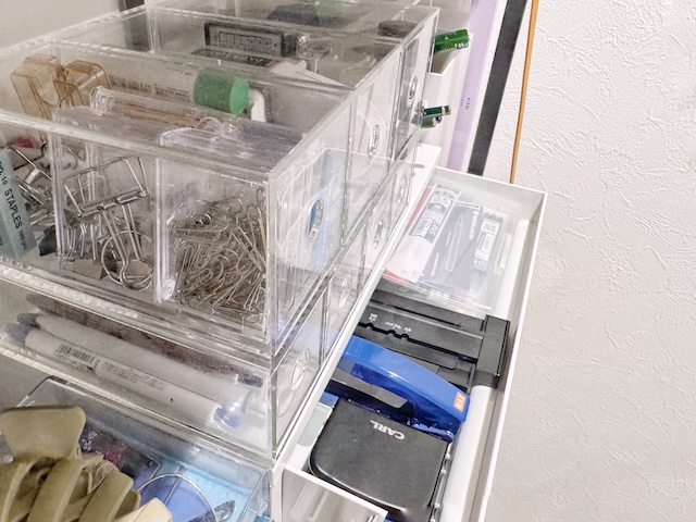 100均で見つけた！見やすい文房具収納は“じゃない”使い方で叶える