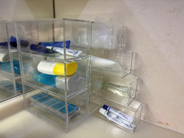 隠す収納をやめたら家族が変わった！洗面台を「無印良品」のアクリル収納で“見せる収納”に