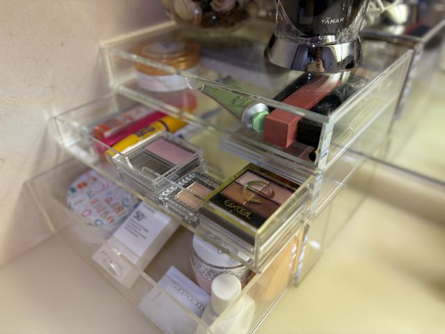 隠す収納をやめたら家族が変わった！洗面台を「無印良品」のアクリル収納で“見せる収納”に