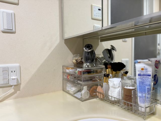 隠す収納をやめたら家族が変わった！洗面台を「無印良品」のアクリル収納で“見せる収納”に