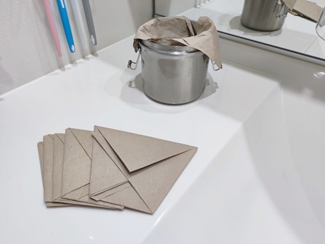 面倒なゴミ箱洗いを手放す！レジ袋や不用な紙を利用して洗わずに済む工夫3つ