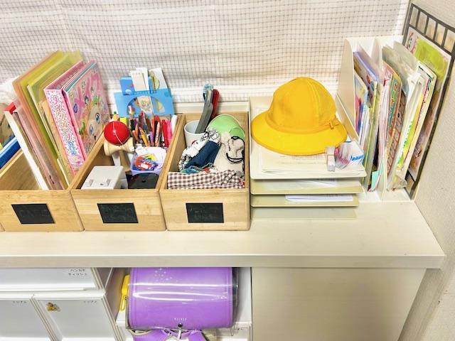 【小1女子のリビング収納】夏休みに文房具整理！片づけのプロと見直すリビングの学用品収納
