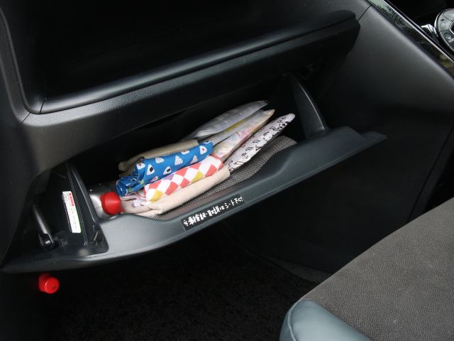 狭い車内でも置きたいものをスッキリ収める！収納スペースをつくる3つの工夫